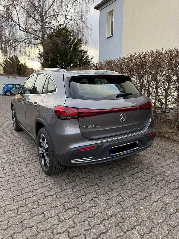Gebraucht Mercedes EQA250 139 kW (190 PS) 2022 Grau SUV