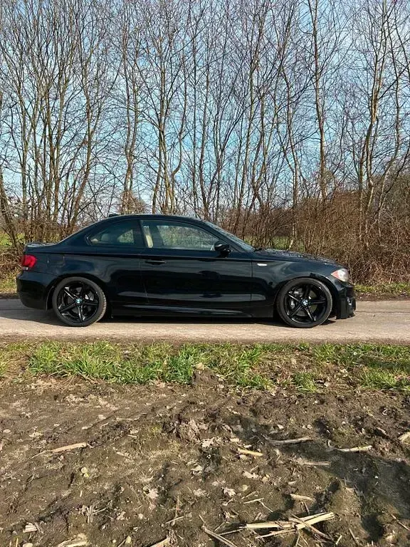 Gebraucht BMW 135 Performance 306 PS (225 kW) 2009 Schwarz Kleinwagen