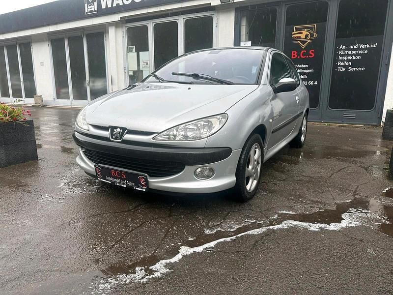 Silber Gebraucht 2002 Peugeot 206 Kleinwagen | 2.190 € - Bild 1/4