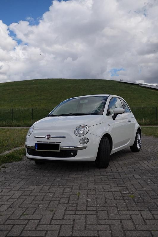 Weiß Gebraucht 2015 Fiat 500 Lounge Kleinwagen | 7.000 € (Guter Preis) - Bild 1/4