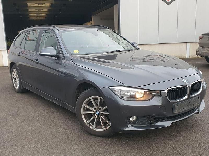 Grau Gebraucht 2014 BMW 316 Luxury Line Limousine | 5.200 € (Superpreis) - Bild 1/4