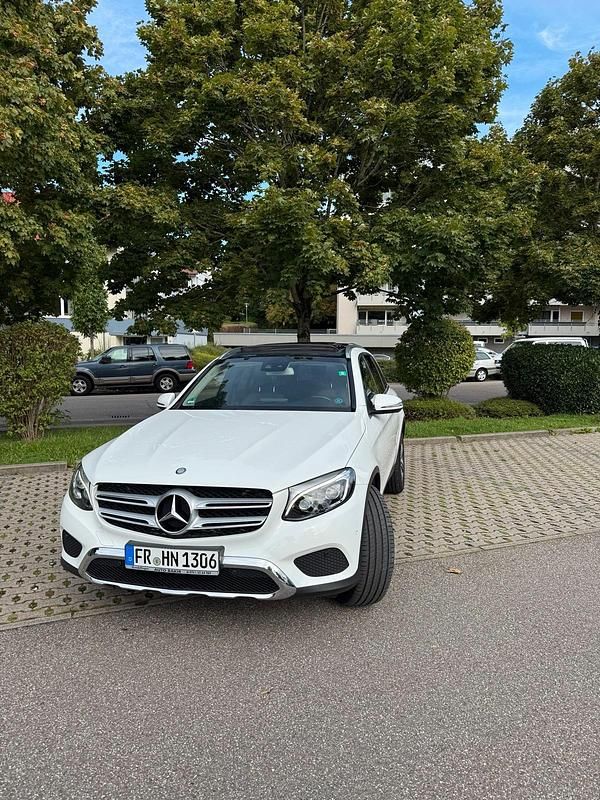 Weiß Gebraucht 2015 Mercedes GLC220 AMG line SUV | 24.000 € (Etwas zu teuer) - Bild 1/4