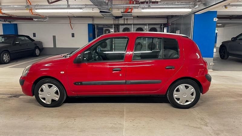 Second-hand Renault Clio II 60 CP (44 kW) 2004 Hatchback