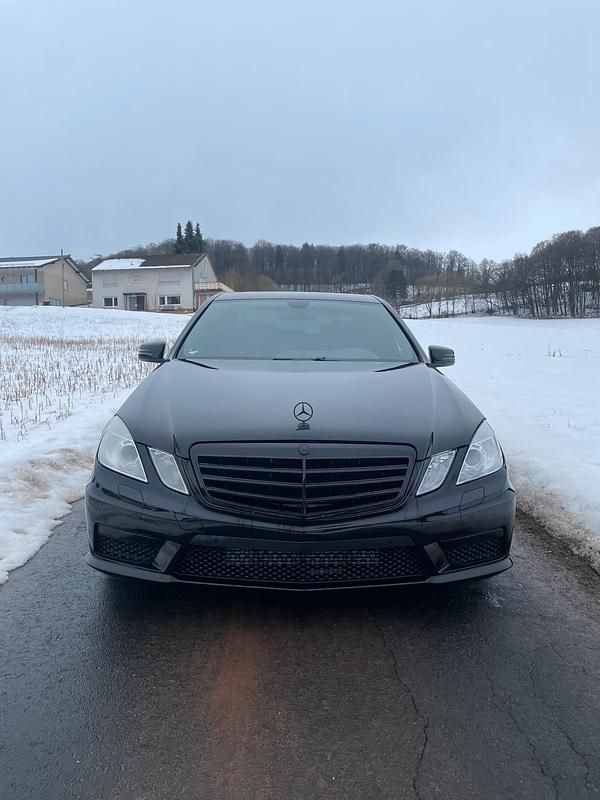 Gebraucht Mercedes E200 136 PS (100 kW) 2009 Schwarz Limousine