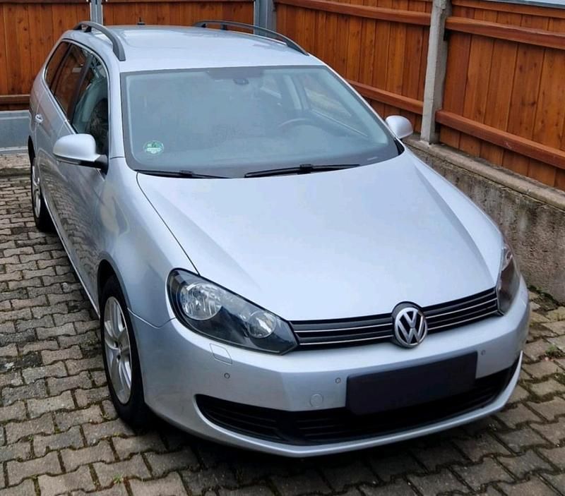 Silber Gebraucht 2010 VW Golf VI Comfortline Kombi | 3.500 € (Guter Preis) - Bild 1/4