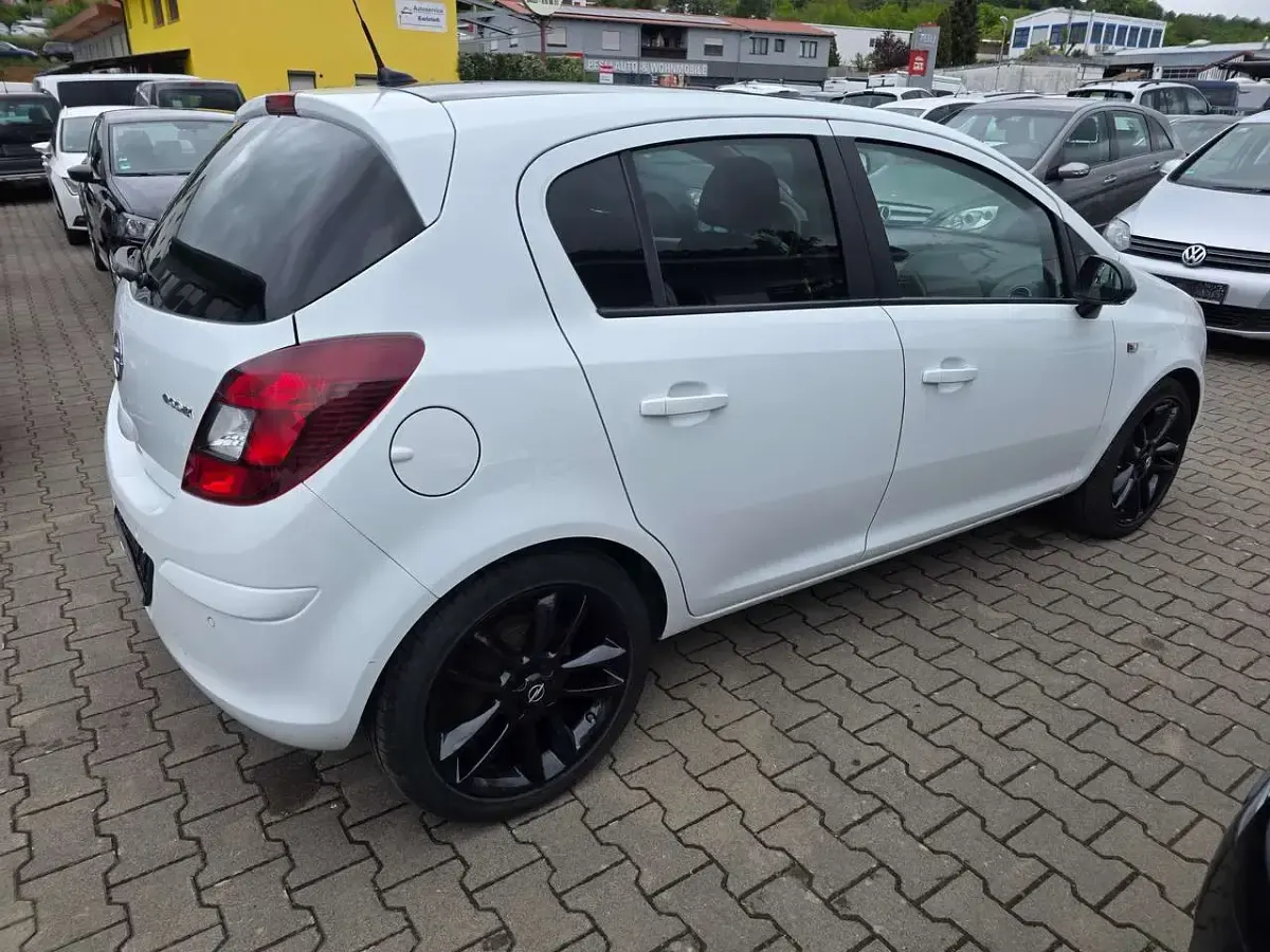 Używany Opel Corsa Color Edition 101 KM (74 kW) 2014 Biały Hatchback
