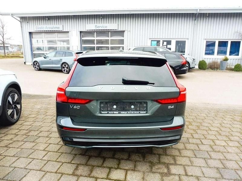 Gebraucht Volvo V60 Plus 197 PS (144 kW) 2025 Forest lake / metallic Kombi