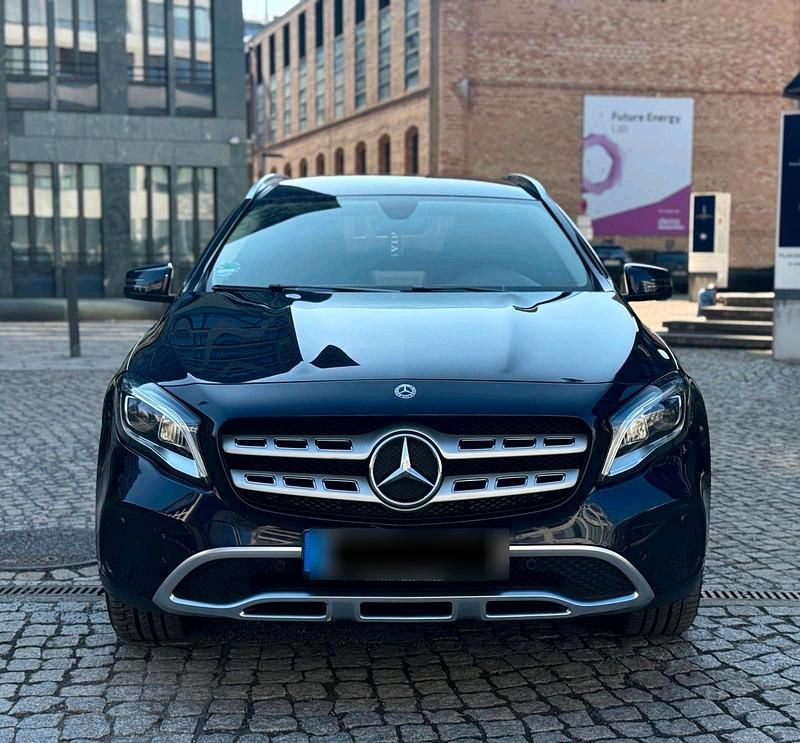Gebraucht Mercedes GLA220 177 PS (130 kW) 2017 Blau SUV