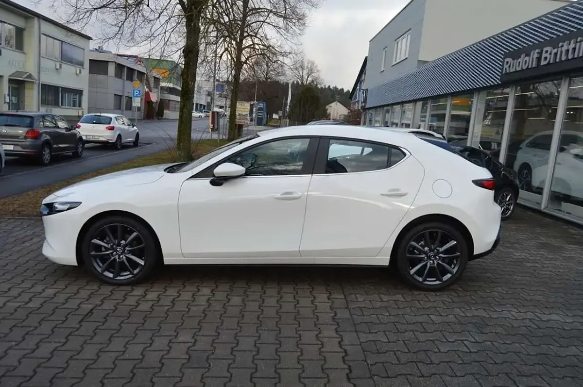 Neu Mazda 3 Center-Line 140 PS (102 kW) 2026 Arctic white Limousine
