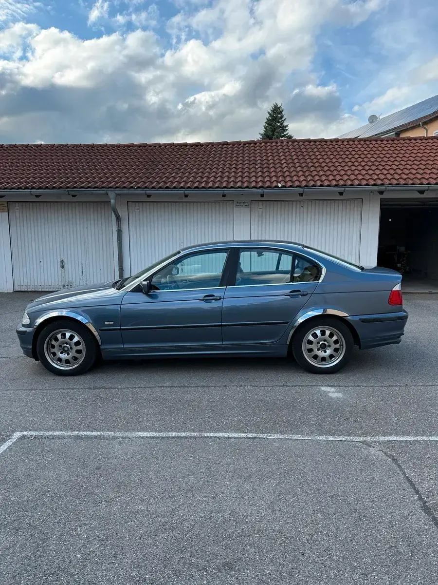 Gebraucht BMW 320 150 PS (110 kW) 1999 Blau Limousine