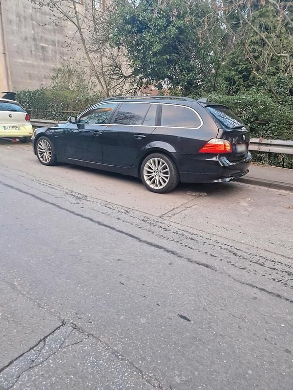 Gebraucht BMW 530 193 PS (141 kW) 2009 Schwarz Kombi