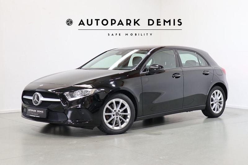 Schwarz Gebraucht 2022 Mercedes A180 Limousine | 18.885 € (Superpreis) - Bild 1/4