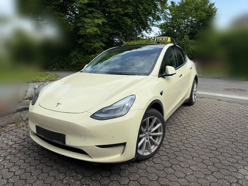 Weiß Gebraucht 2022 Tesla Model Y Long Range SUV | 31.500 € (Superpreis) - Bild 1/4