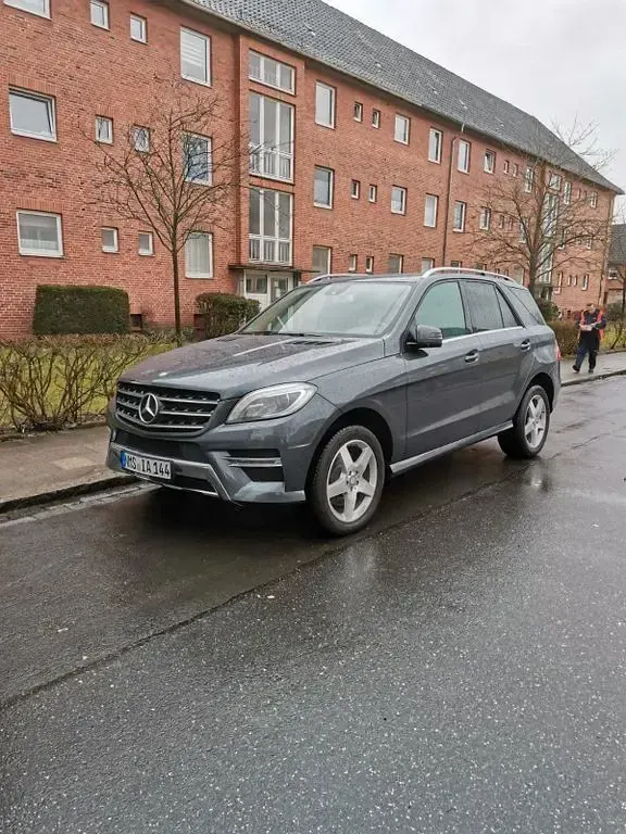 Gebraucht Mercedes ML350 258 PS (189 kW) 2015 Silber SUV