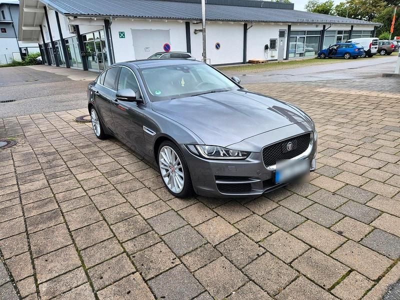 Gebraucht Jaguar XE Prestige 179 PS (131 kW) 2016 Grau Limousine