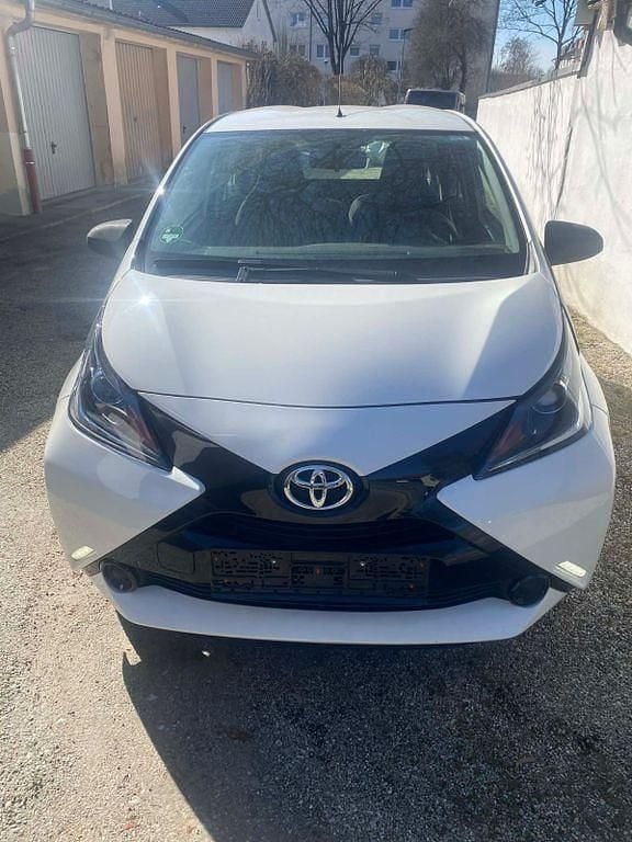 Gebraucht Toyota Aygo X-cite 69 PS (50 kW) 2017 Weiß Kleinwagen