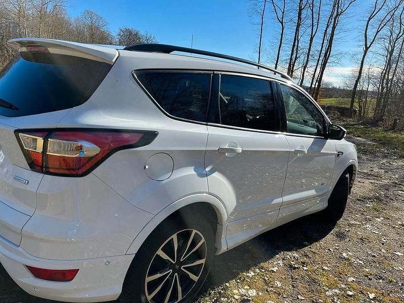 Gebraucht Ford Kuga ST-Line 182 PS (133 kW) 2018 Weiß SUV