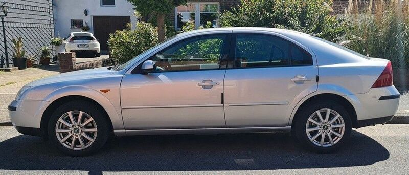 Silber Gebraucht 2002 Ford Mondeo Futura Limousine | 2.888 € (Etwas zu teuer) - Bild 1/4