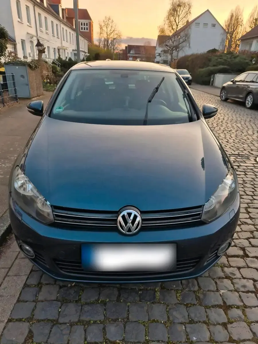 Gebraucht VW Golf VI Team 105 PS (77 kW) 2010 Blau Kleinwagen