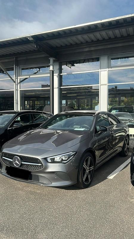 Grau Gebraucht 2019 Mercedes CLA200 Coupé | 26.000 € (Fairer Preis) - Bild 1/4
