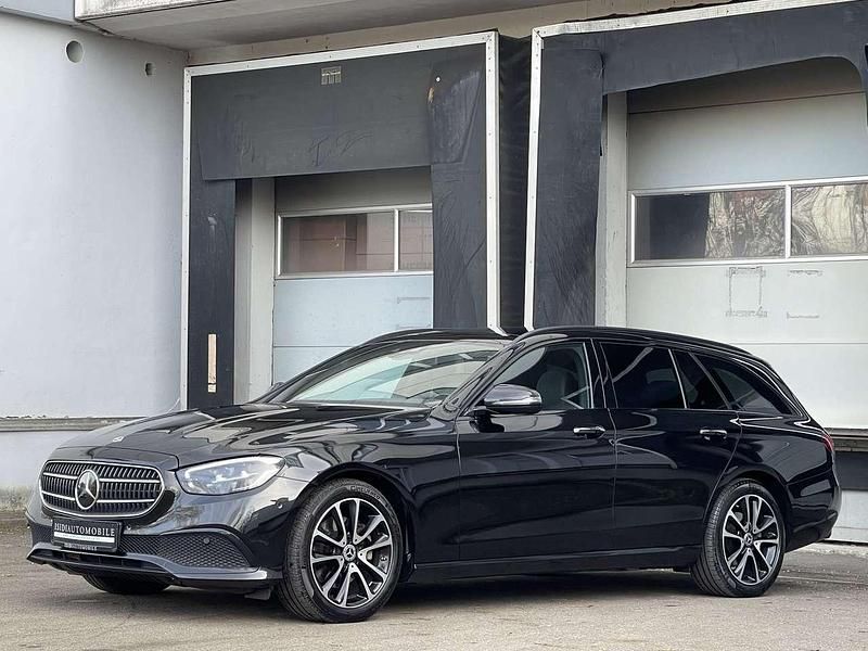 Gebraucht Mercedes E220 Avantgarde 200 PS (147 kW) 2022 Obsidianschwarz Kombi