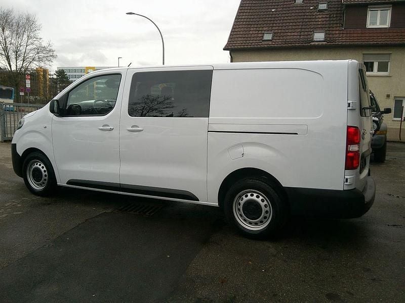 Gebraucht Toyota Proace 144 PS (105 kW) 2024 Weiß Van / Kleinbus