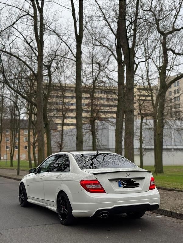 Weiß Gebraucht 2012 Mercedes C250 AMG Limousine | 13.500 € - Bild 1/4