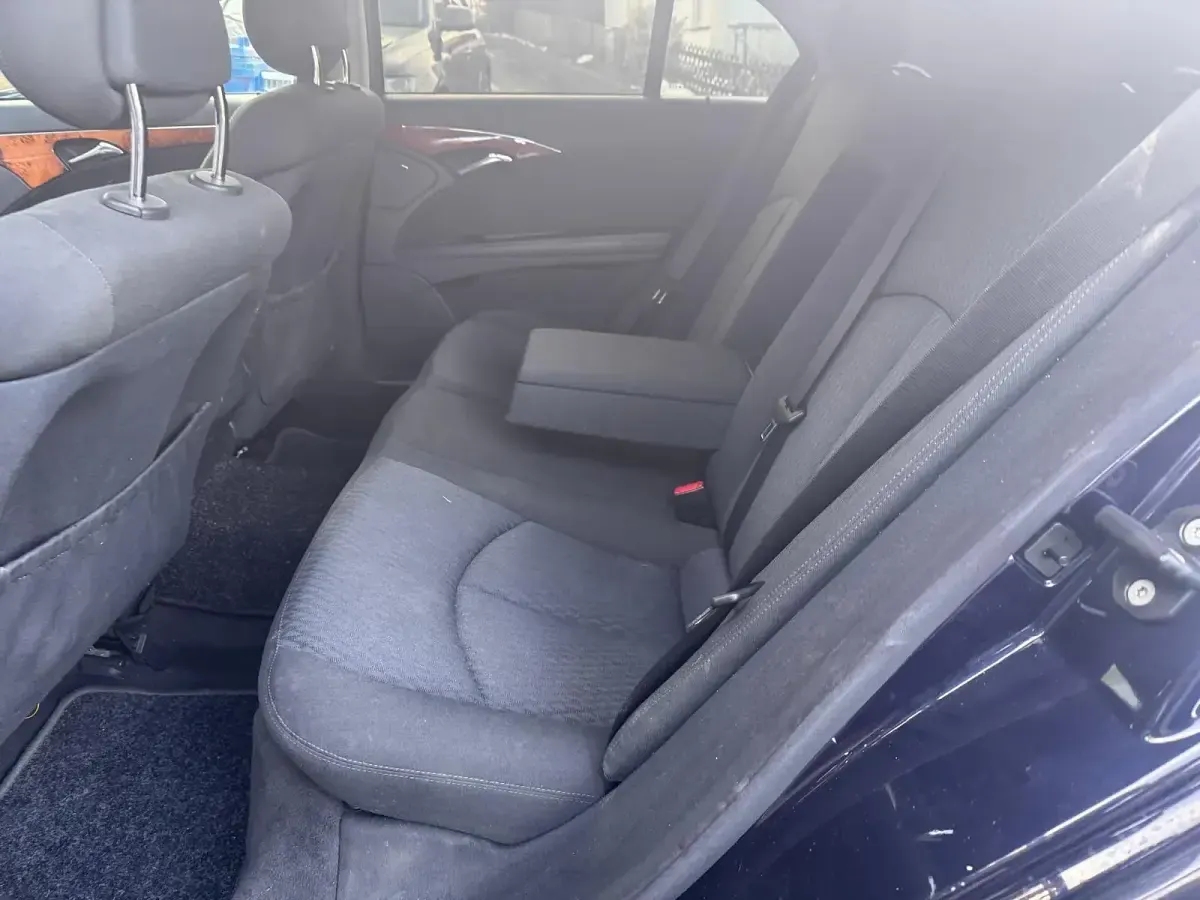 Używany Mercedes E280 177 KM (130 kW) 2005 Niebieski Sedan/Limuzyna