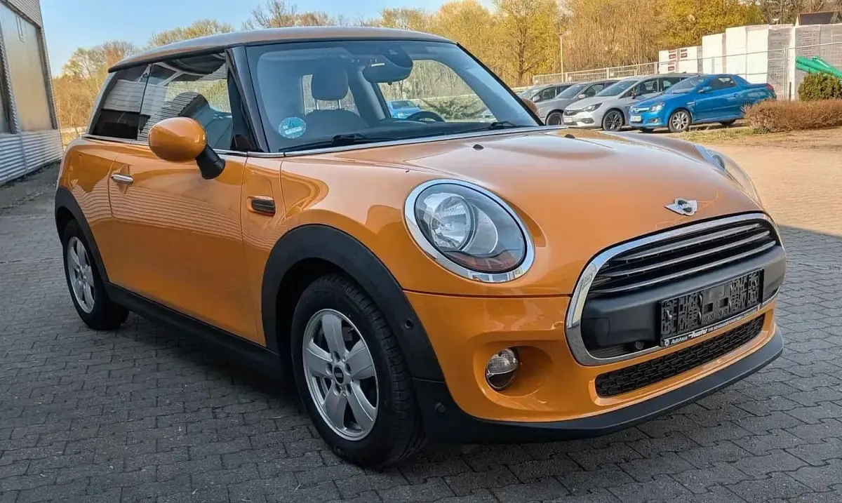 Gebraucht Mini One D 95 PS (69 kW) 2016 Volcanic orange Kleinwagen