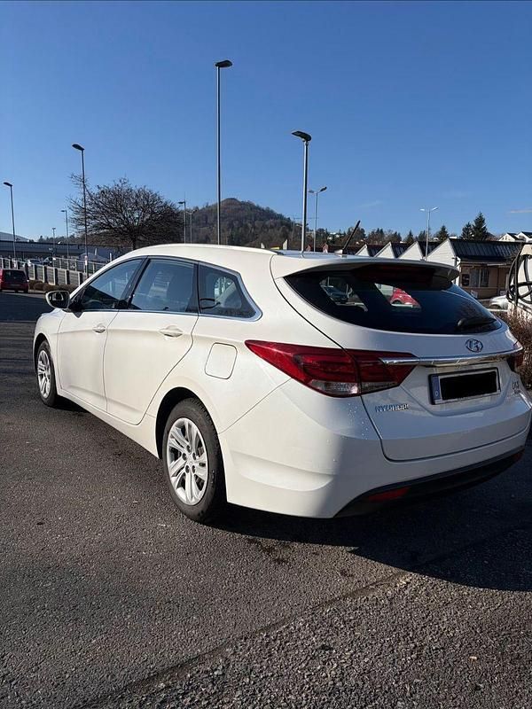 Gebraucht Hyundai i40 Trend 141 PS (103 kW) 2016 Weiß Kombi