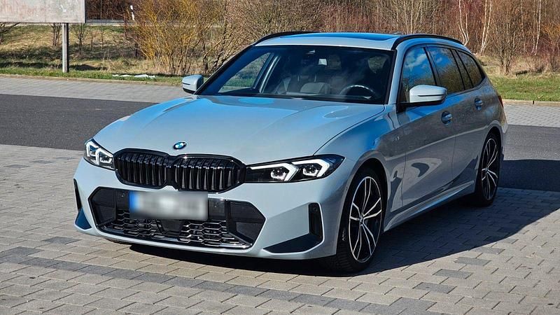 Gebraucht BMW 330 Shadowline 245 PS (180 kW) 2024 Grau Kombi