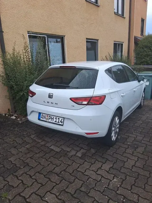 Gebraucht Seat Leon Style 140 PS (102 kW) 2013 Weiß Limousine