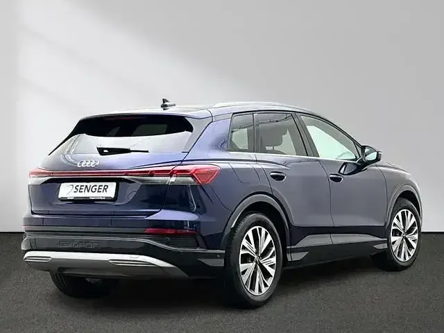 Gebraucht Audi Q4 e-tron Ambiente 150 kW (204 PS) 2023 Navarrablau metallic SUV