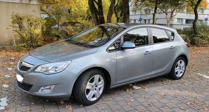 Grau Gebraucht 2011 Opel Astra Limousine | 4.500 € (Fairer Preis) - Bild 1/4