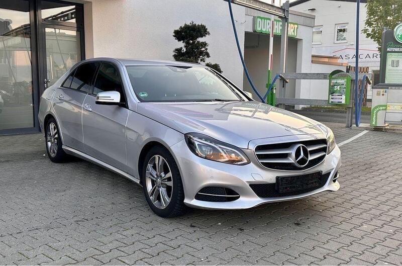 Silber Gebraucht 2015 Mercedes E220 Avantgarde Limousine | 11.700 € (Superpreis) - Bild 1/4