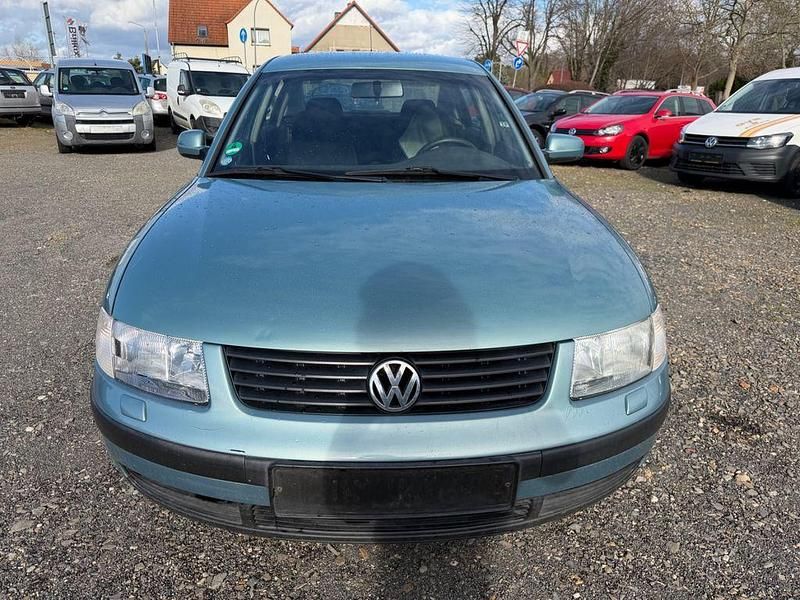 Gebraucht VW Passat 101 PS (74 kW) 1998 Blau Limousine