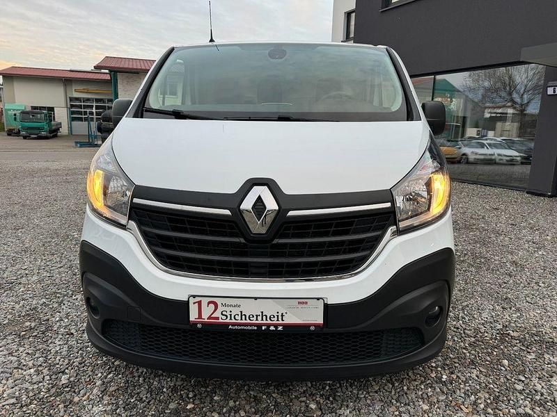 Gebraucht Renault Trafic Komfort 145 PS (106 kW) 2021 Weiß Van / Kleinbus