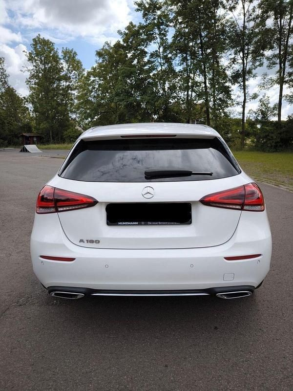 Gebraucht Mercedes A180 136 PS (100 kW) 2020 Weiß Limousine
