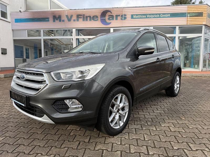 Gebraucht Ford Kuga Trend 120 PS (88 kW) 2017 Grau SUV