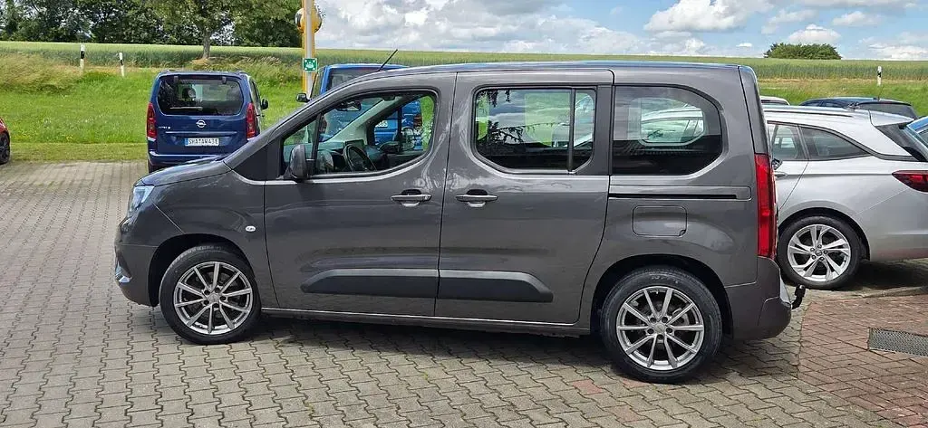 Gebraucht Opel Combo Edition 131 PS (96 kW) 2020 Kontrast grau/quarz silber Van / Kleinbus