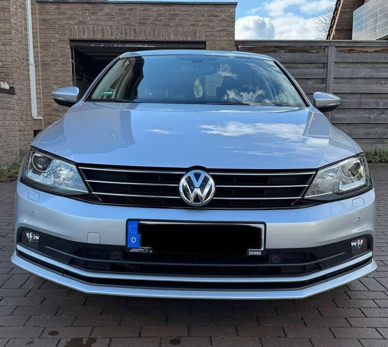 Silber Gebraucht 2015 VW Jetta Basis Limousine | 10.800 € (Etwas zu teuer) - Bild 1/4
