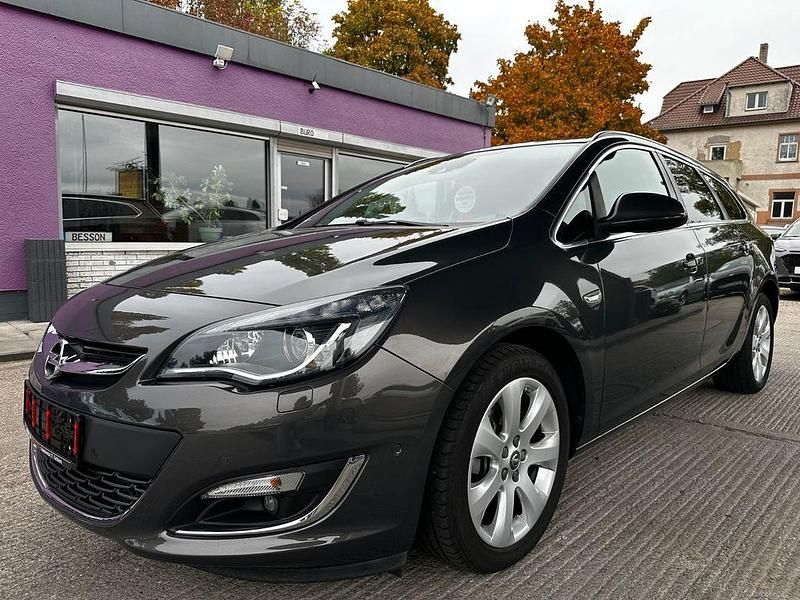 Grau Gebraucht 2015 Opel Astra Exklusiv Kombi | 11.990 € (Fairer Preis) - Bild 1/4