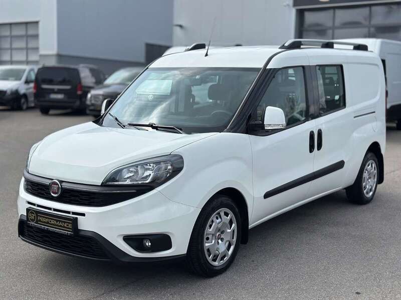 Weiß Gebraucht 2019 Fiat Doblò Van / Kleinbus | 17.990 € (Teuer) - Bild 1/4