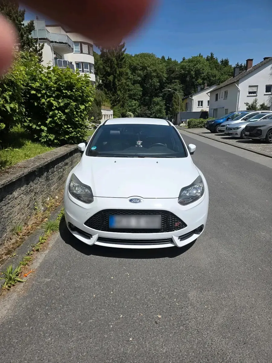 Gebraucht Ford Focus ST 250 PS (183 kW) 2014 Weiß Limousine