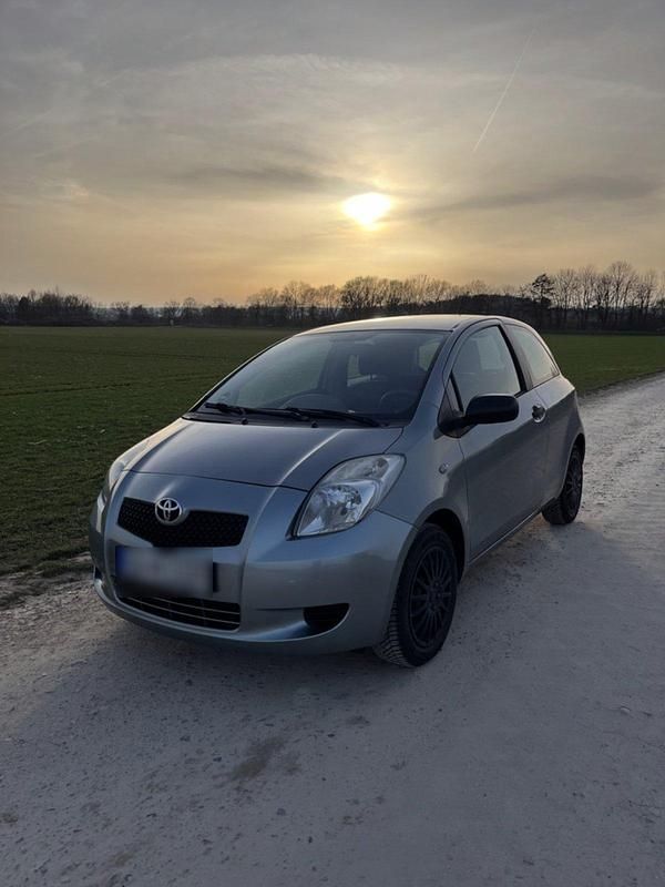 Gebraucht Toyota Yaris 87 PS (63 kW) 2006 Silber Kleinwagen