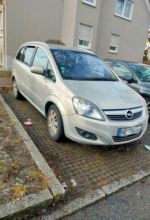 Beige Gebraucht 2010 Opel Zafira Family Van / Kleinbus | 1.899 € (Superpreis) - Bild 1/4