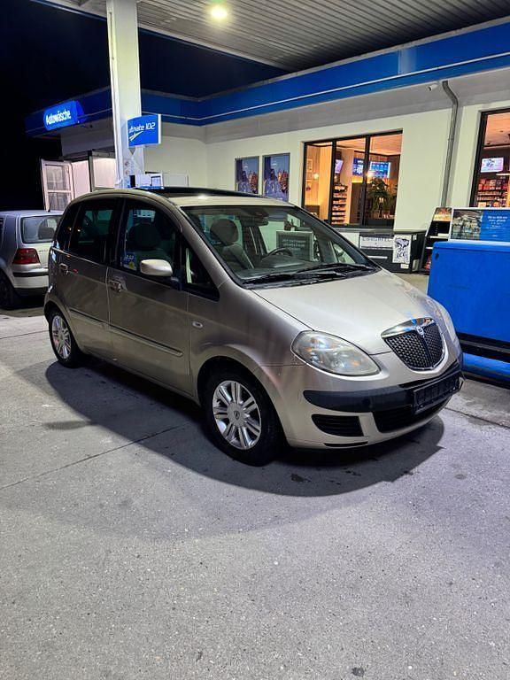 Gebraucht Lancia Musa 95 PS (69 kW) 2005 Braun Van / Kleinbus