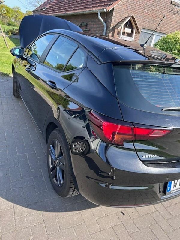 Gebraucht Opel Astra 105 PS (77 kW) 2019 Schwarz Kleinwagen