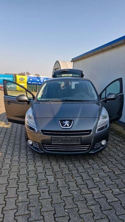 Gebraucht Peugeot 5008 156 PS (114 kW) 2010 Schwarz Van / Kleinbus