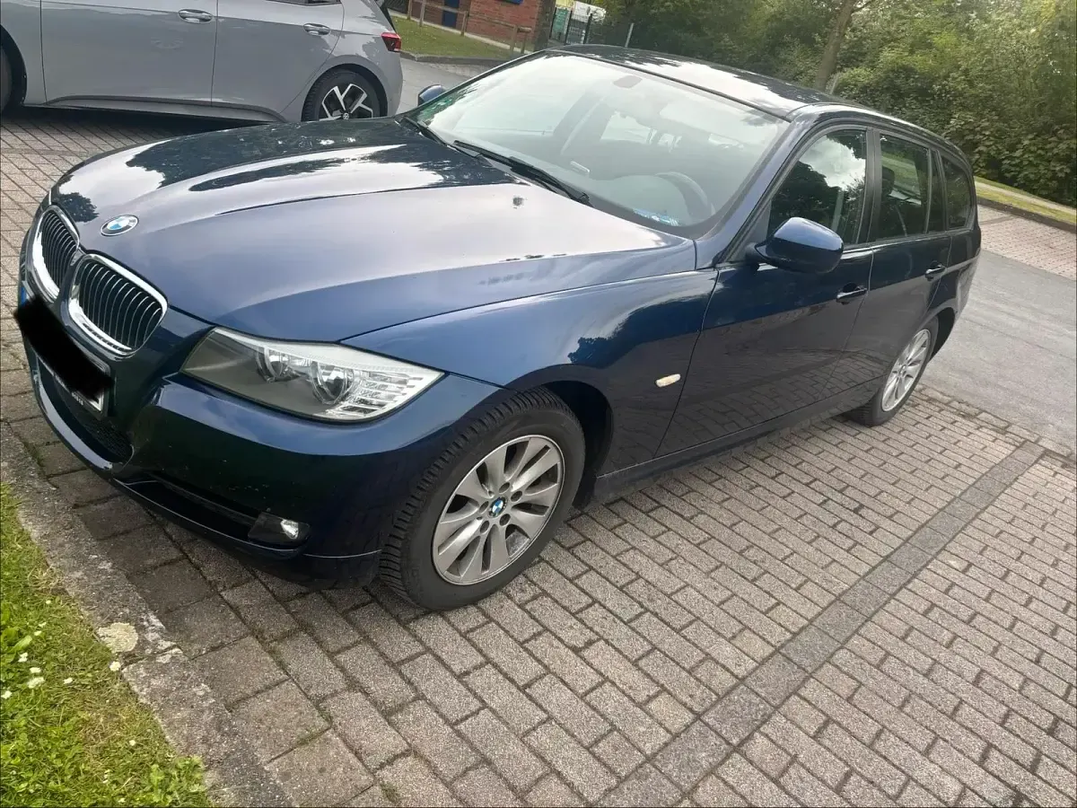 Gebraucht BMW 316 122 PS (89 kW) 2011 Blau Kombi
